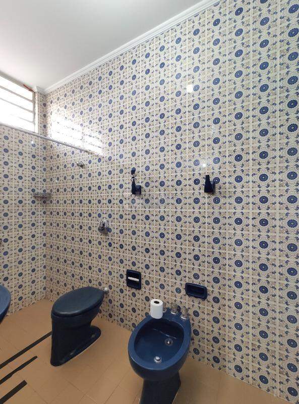 Casa Residencial para aluguel no bairro Vila Claudia: WC suíte