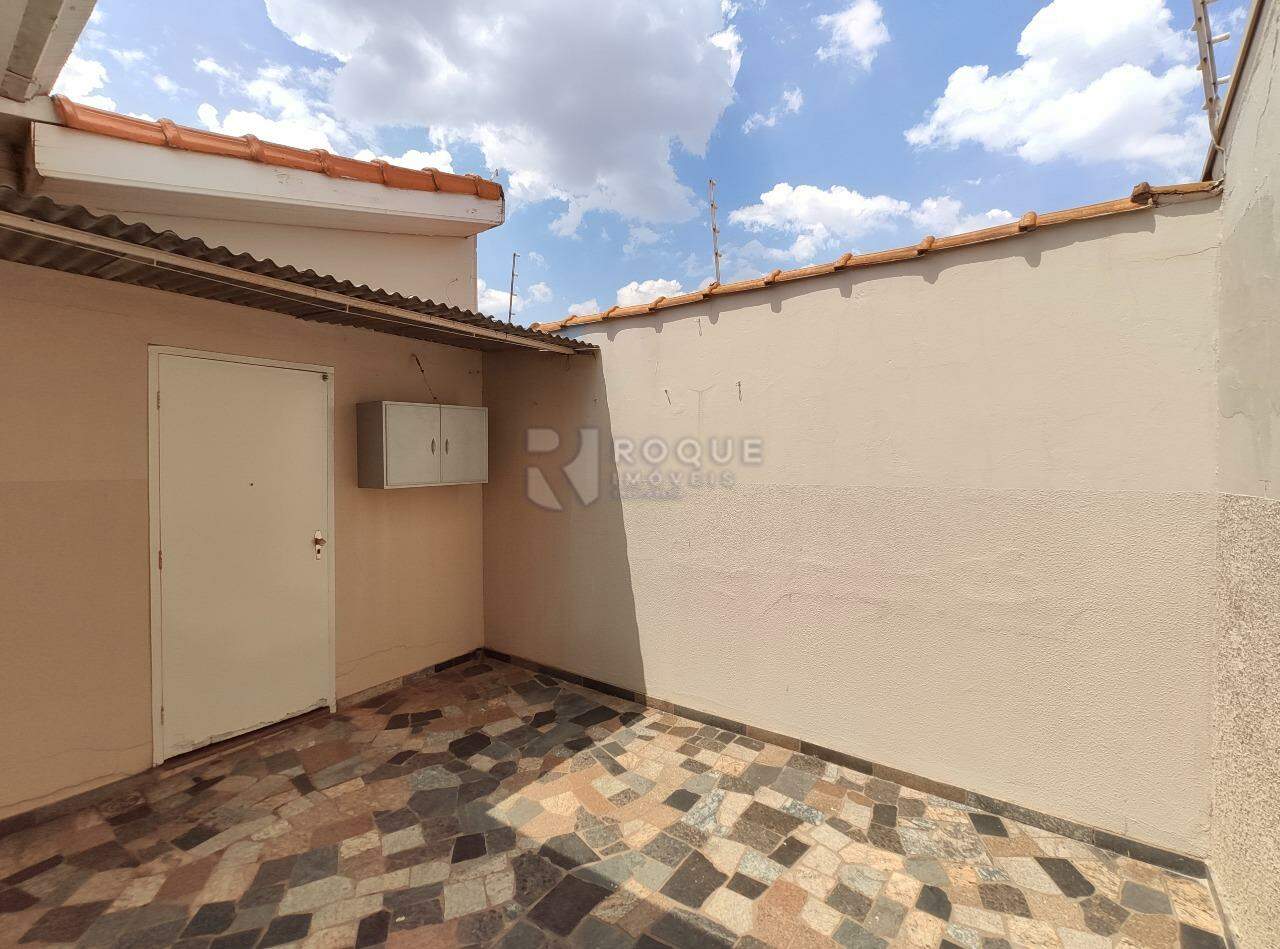 Casa Residencial para aluguel no bairro Vila Claudia: Fundo