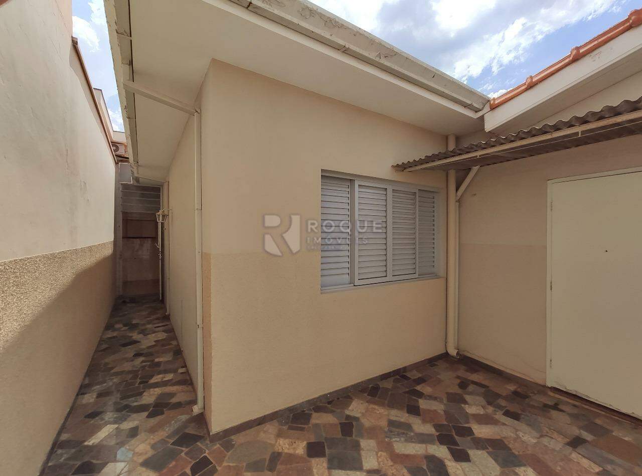 Casa Residencial para aluguel no bairro Vila Claudia: Fundo