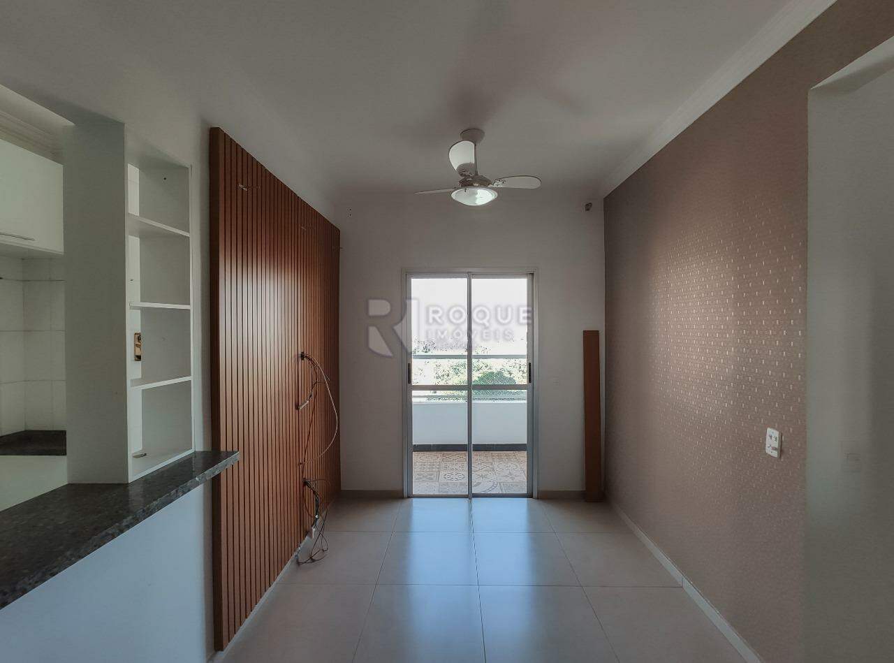 Apartamento para aluguel no bairro Chácaras Antonieta: Sala 