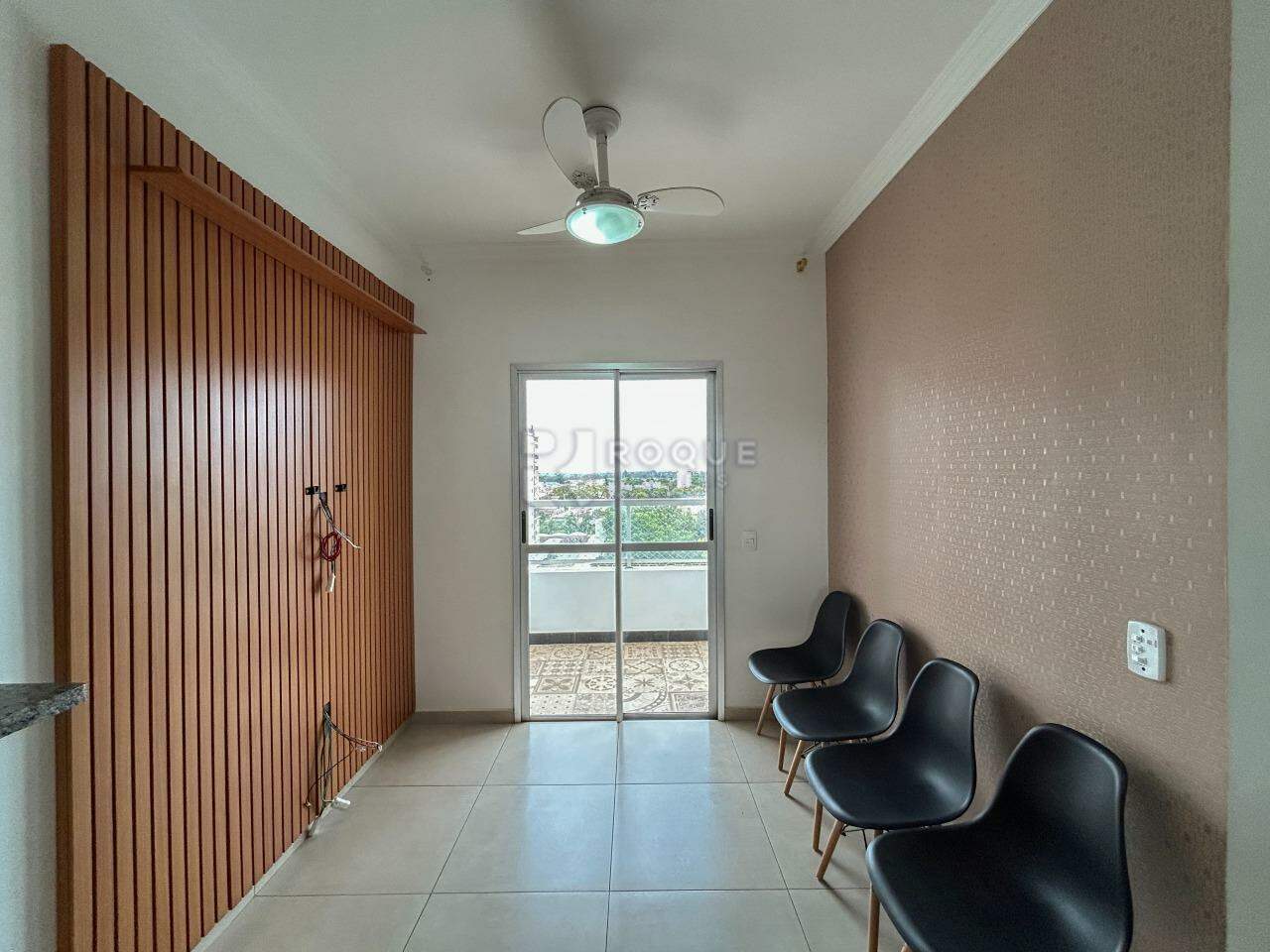 Apartamento para aluguel no bairro Chácaras Antonieta: Sala 
