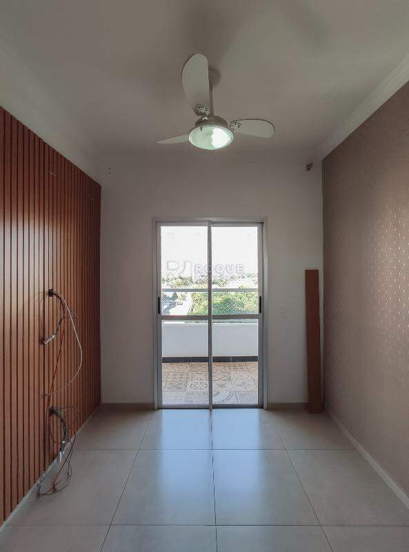 Apartamento para aluguel no bairro Chácaras Antonieta: Sala 