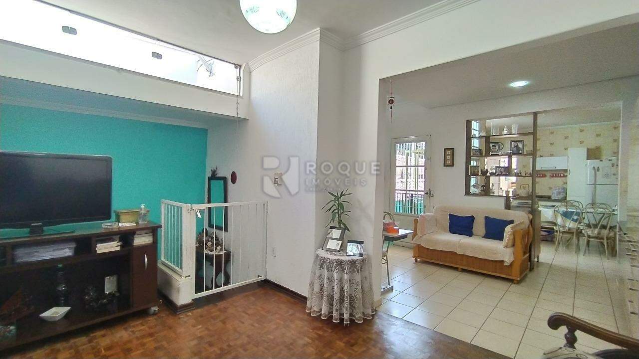 Casa Residencial à venda no bairro Centro: 