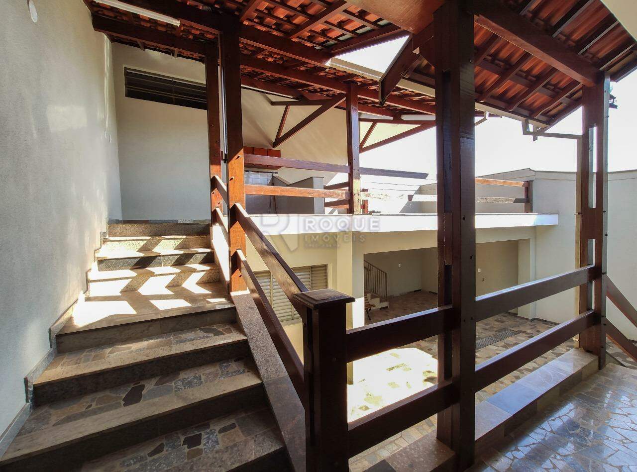 Casa Residencial para aluguel no bairro Vila Santa Lucia: Fundo 