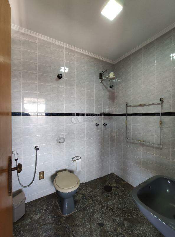 Casa Residencial para aluguel no bairro Vila Santa Lucia: WC 