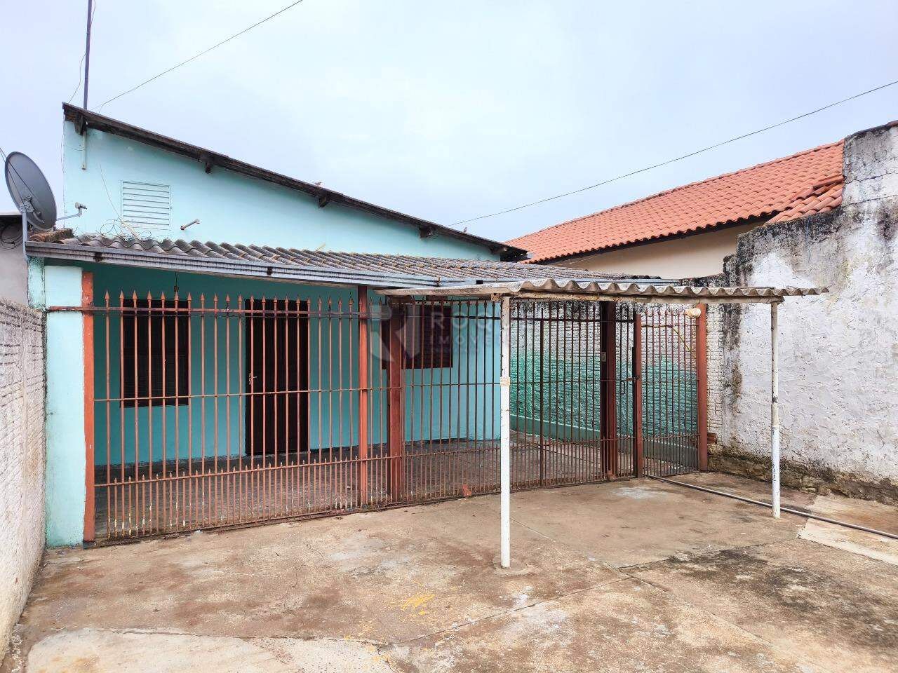 Casa Residencial à venda no bairro Jardim Lagoa Nova: FRENTE