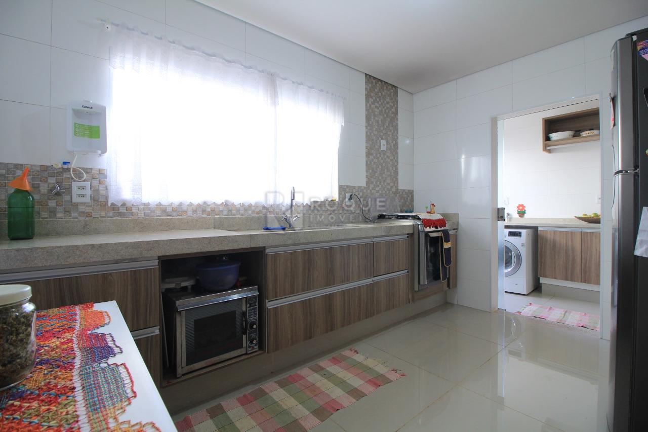 Casa em condomínio à venda no bairro Jardim Terras de Santa Elisa: 