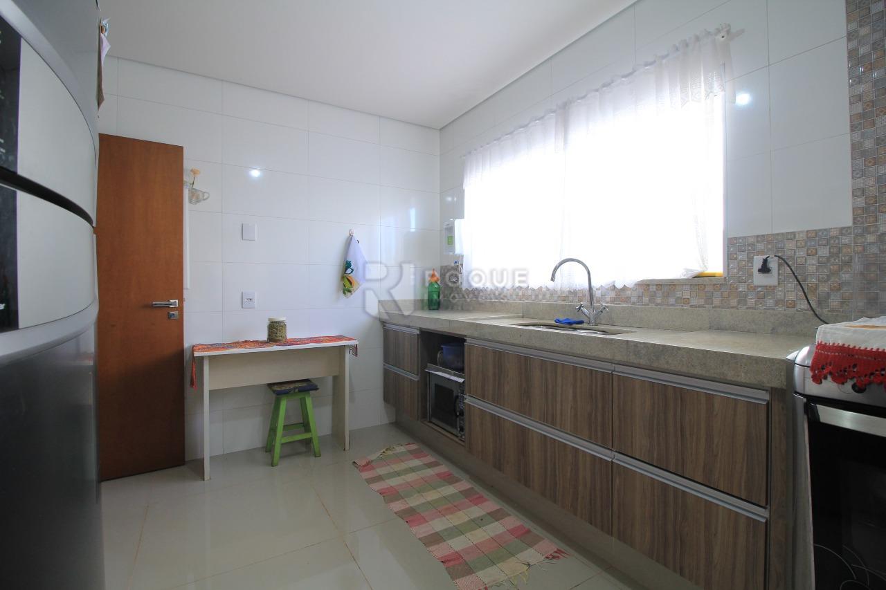 Casa em condomínio à venda no bairro Jardim Terras de Santa Elisa: 