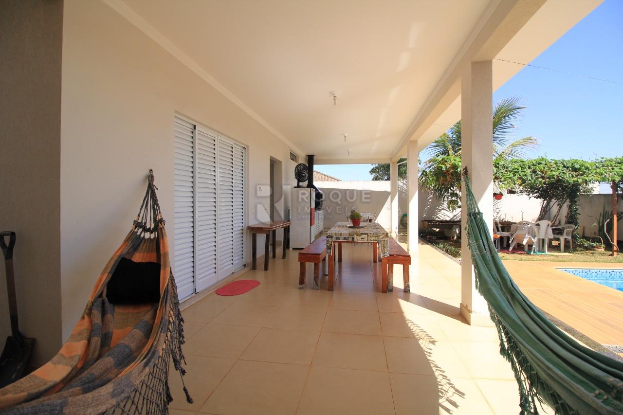 Casa em condomínio à venda no bairro Jardim Terras de Santa Elisa: 