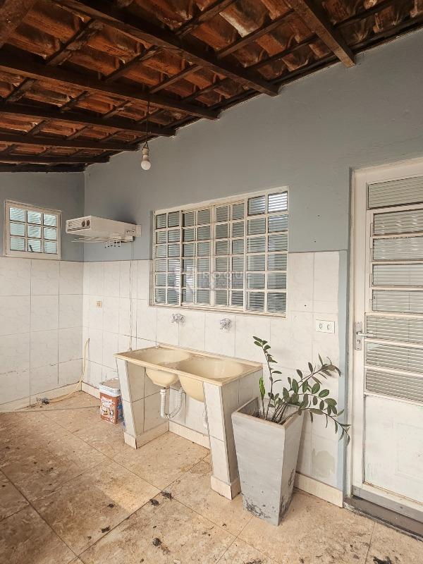 Casa Residencial para aluguel no bairro Parque Residencial Abílio Pedro: Área de serviço