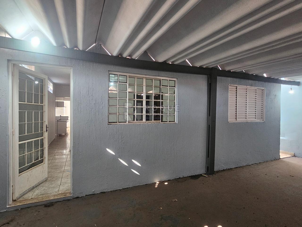 Casa Residencial para aluguel no bairro Parque Residencial Abílio Pedro: Garagem