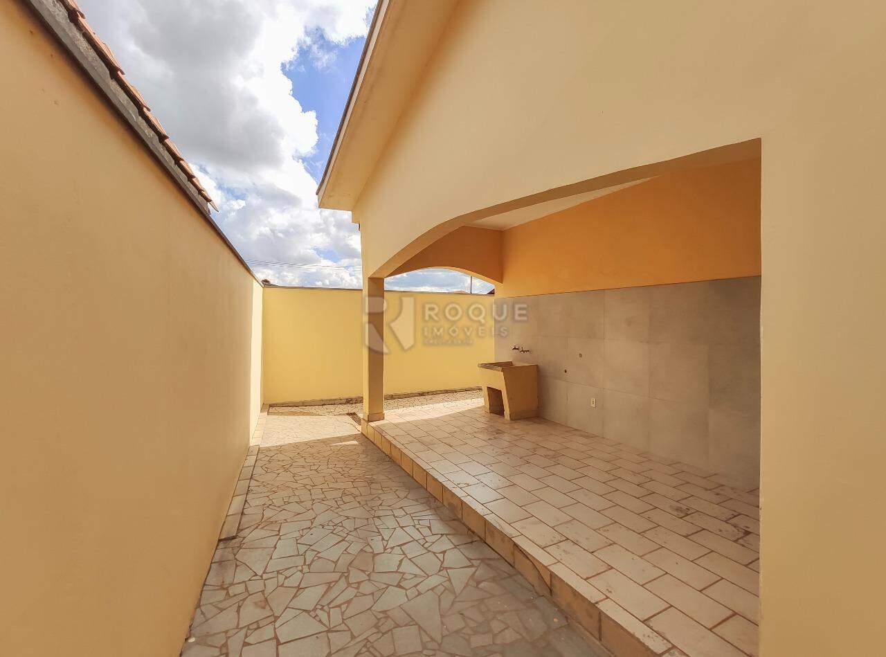 Casa Residencial para aluguel no bairro Vila Rosana: Fundo