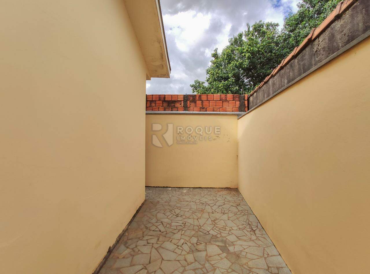 Casa Residencial para aluguel no bairro Vila Rosana: Fundo