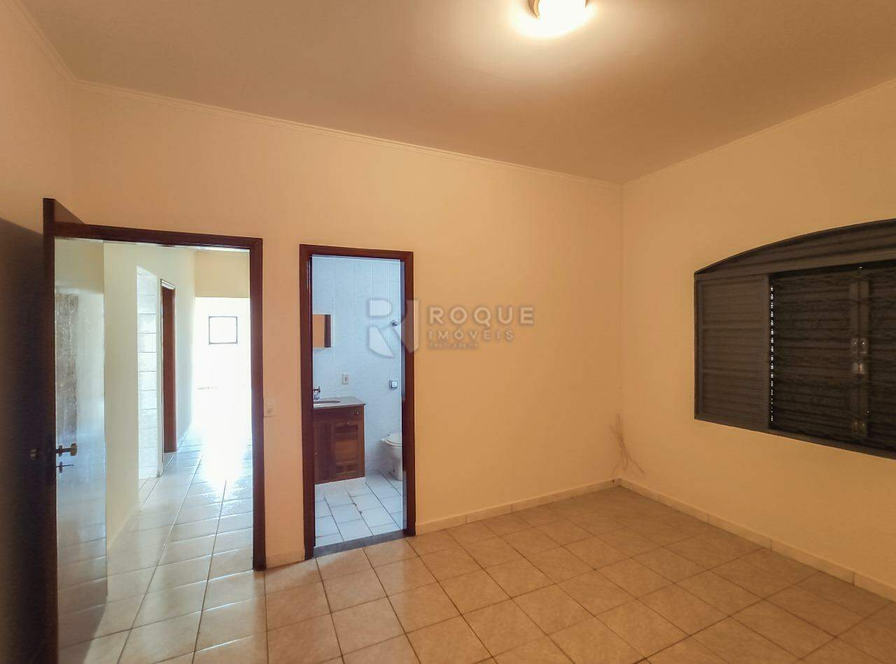 Casa Residencial para aluguel no bairro Vila Rosana: Dormitório 3 suíte