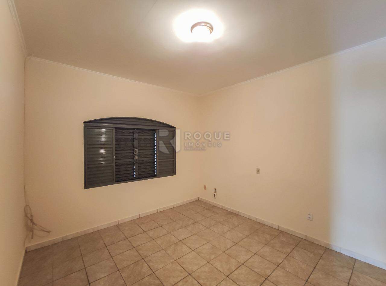 Casa Residencial para aluguel no bairro Vila Rosana: Dormitório 3 suíte