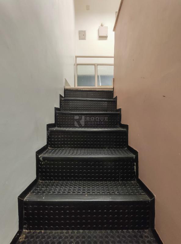 Loja para aluguel no bairro Centro: Acesso mezanino 