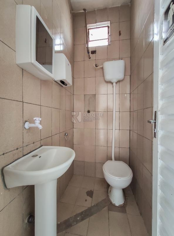 Salão para aluguel no bairro Conjunto Habitacional Victor D’Andrea: WC social 