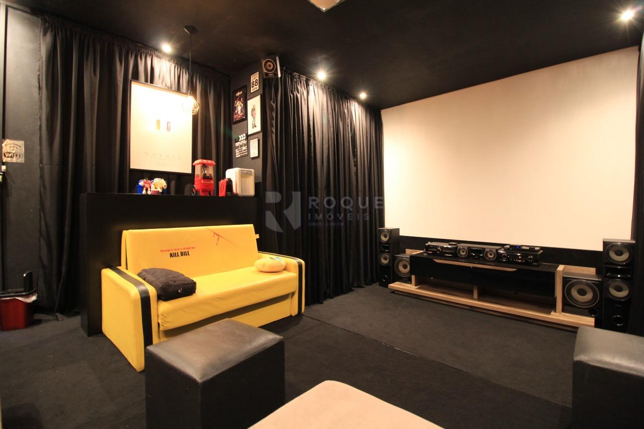 Casa Residencial à venda no bairro Jardim São Roque: Sala cinema