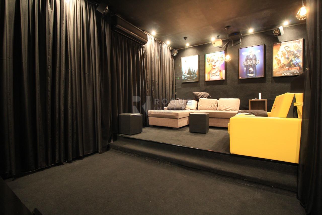 Casa Residencial à venda no bairro Jardim São Roque: Sala de cinema