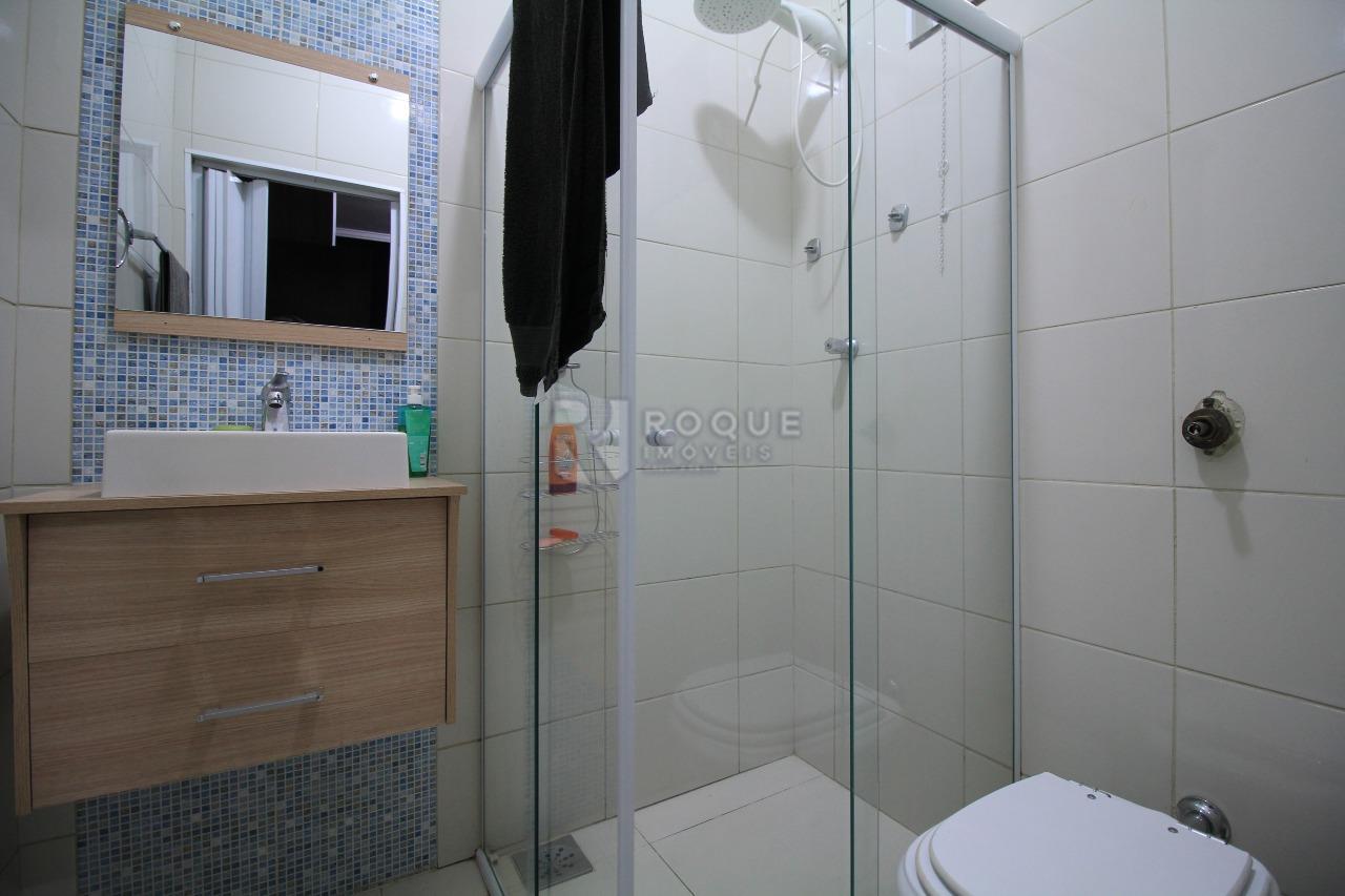 Casa Residencial à venda no bairro Jardim São Roque: banheiro