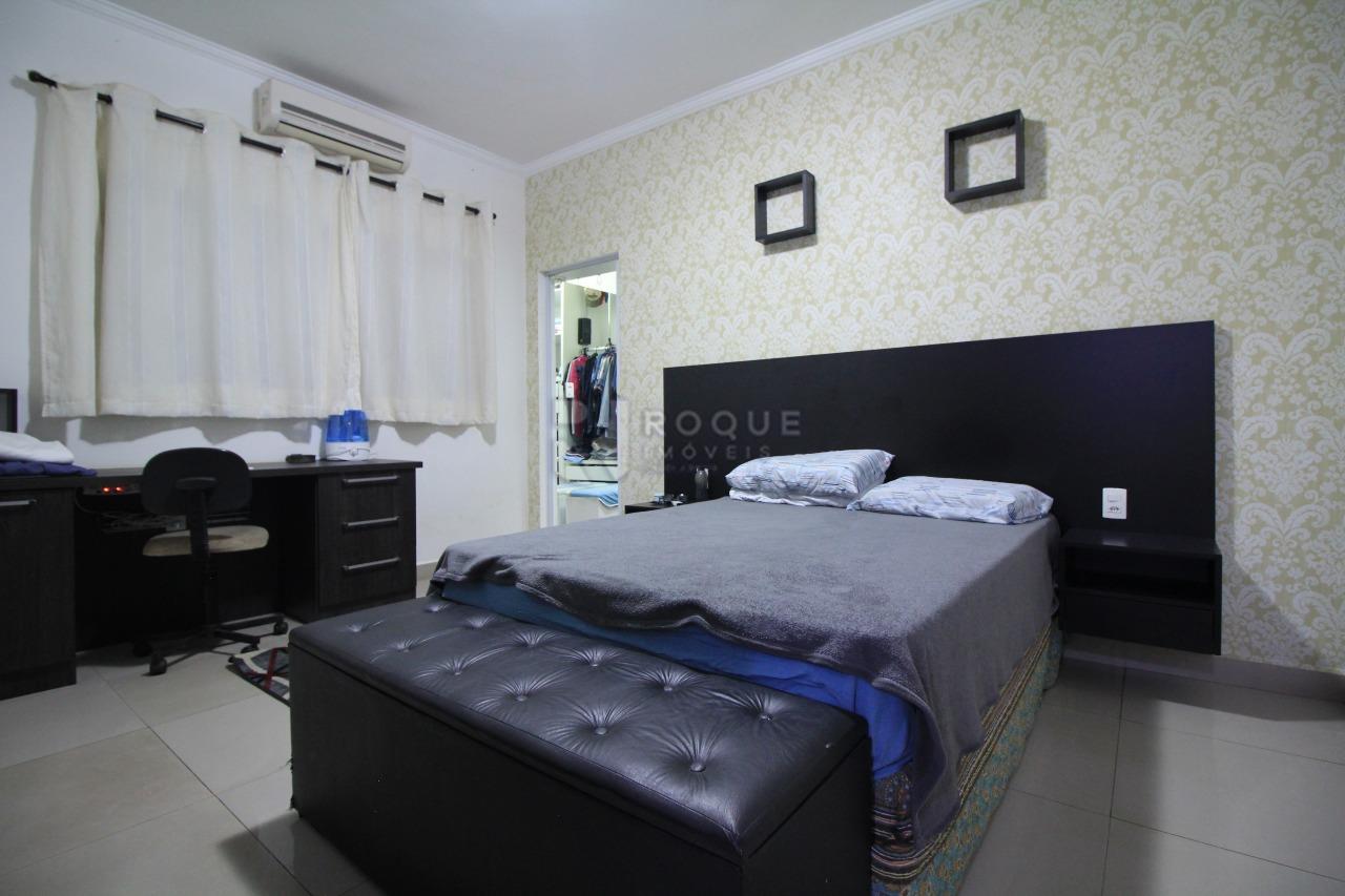 Casa Residencial à venda no bairro Jardim São Roque: Quarto suíte