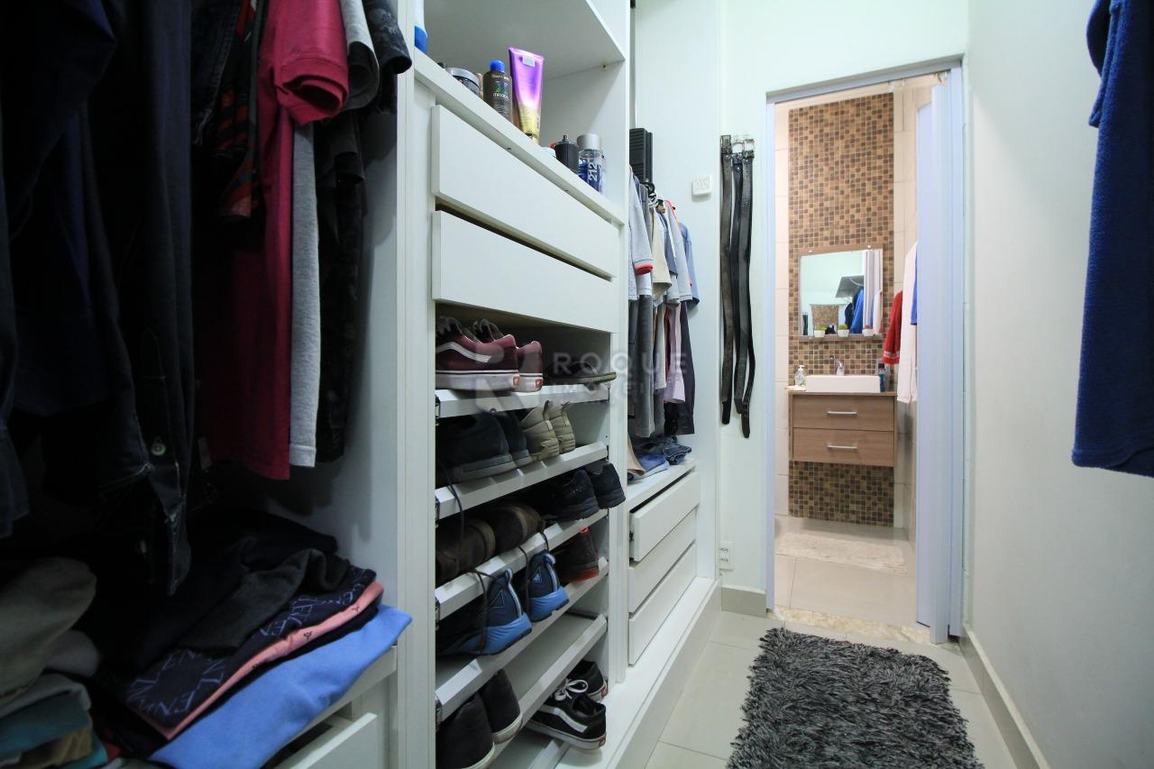 Casa Residencial à venda no bairro Jardim São Roque: closet 