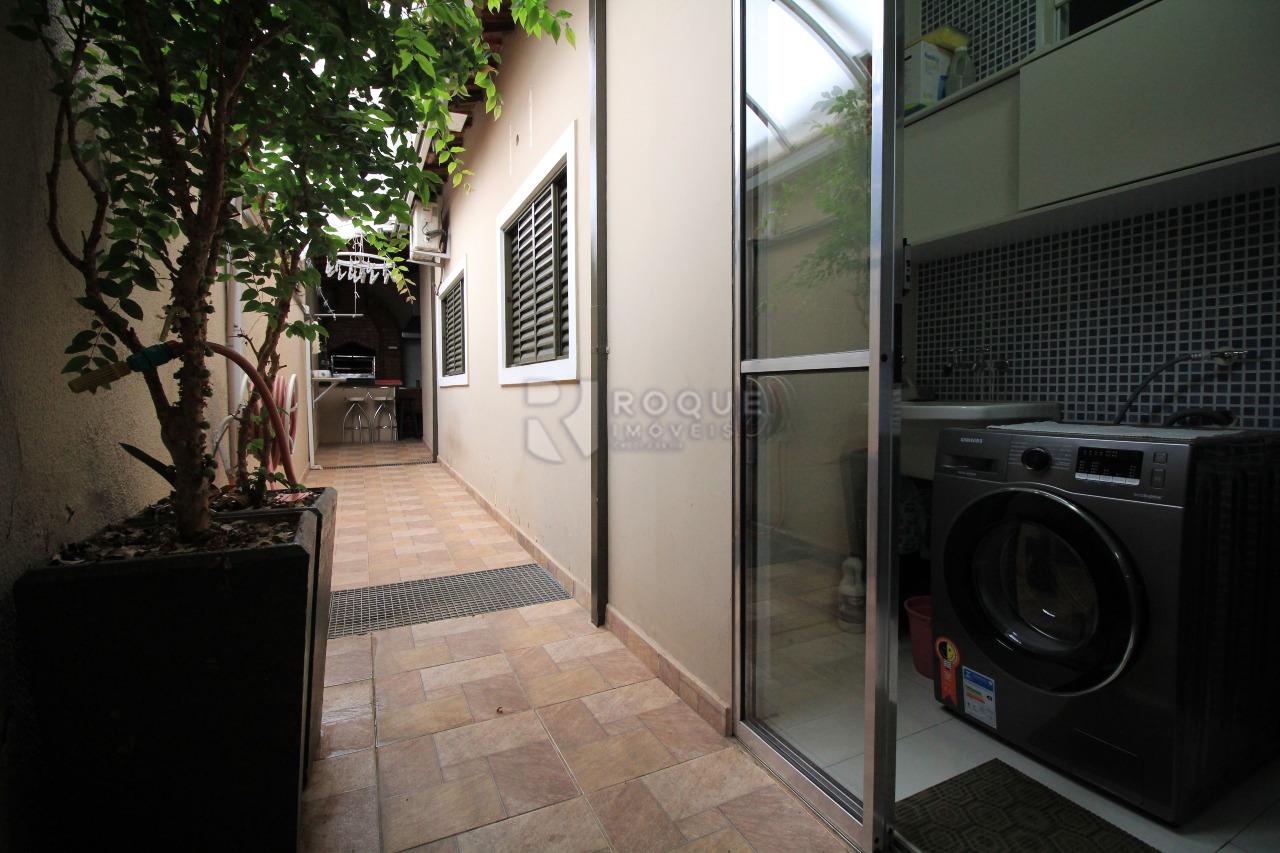 Casa Residencial à venda no bairro Jardim São Roque: corredor 