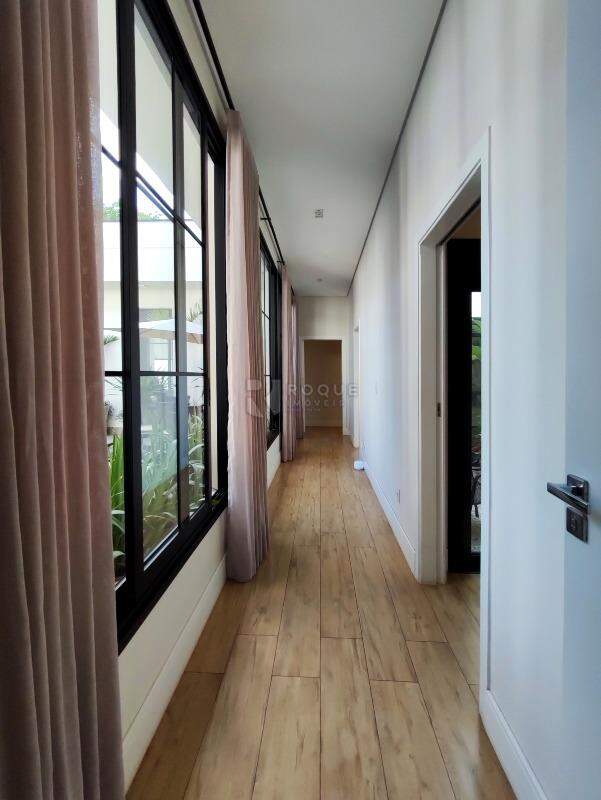 Casa em condomínio à venda no bairro Jardim Florença: CORREDOR INTERNO