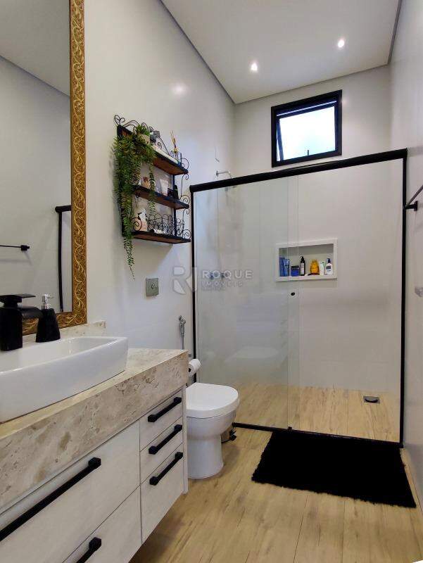 Casa em condomínio à venda no bairro Jardim Florença: WC SUÍTE 1