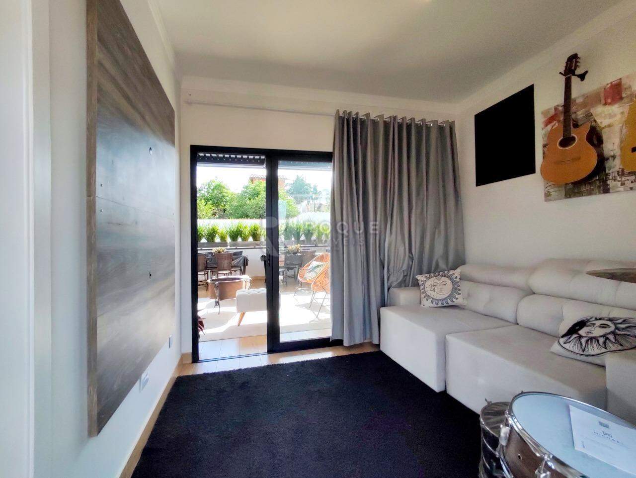 Casa em condomínio à venda no bairro Jardim Florença: SALA DE TV