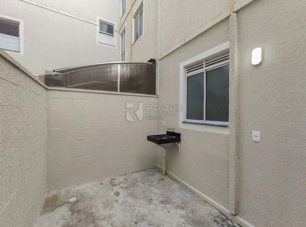Apartamento para aluguel no bairro Fazenda Duas Barras: Área externa / Área de serviço