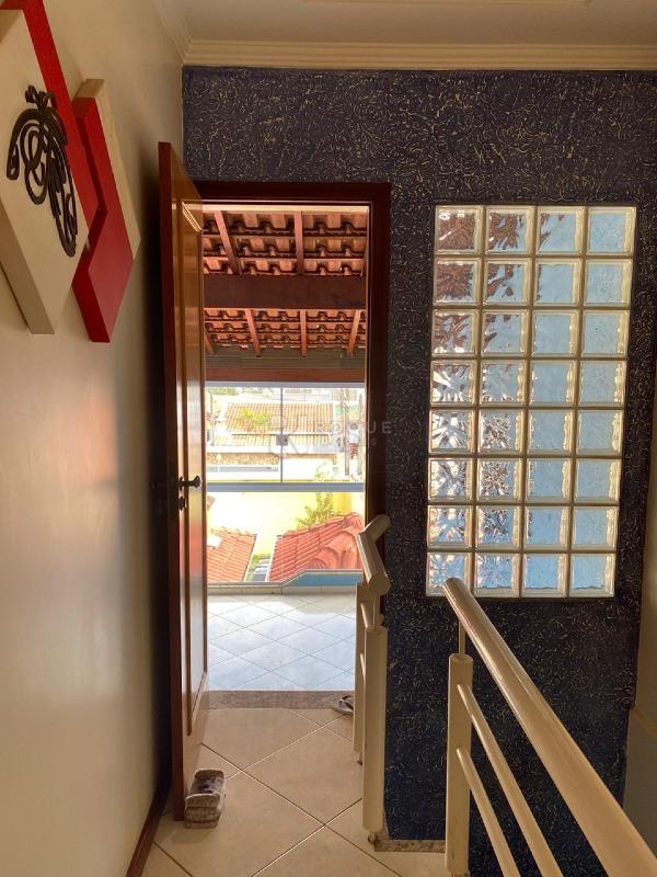 Casa Residencial à venda no bairro Jardim das Palmeiras: Corredor piso Superior