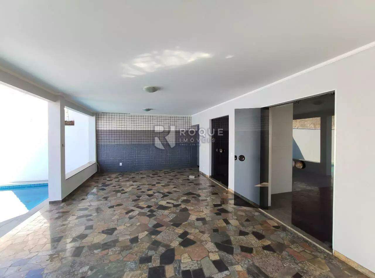Casa Residencial à venda no bairro Boa Vista: FUNDOS