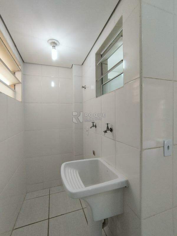 Apartamento para aluguel no bairro Vila Labaki: Área de serviço 