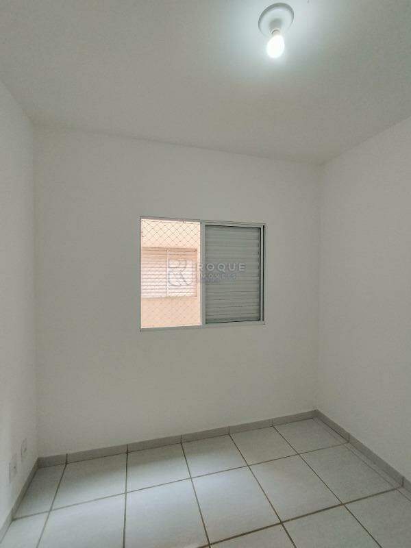 Apartamento para aluguel no bairro Vila Labaki: Dormitório 3