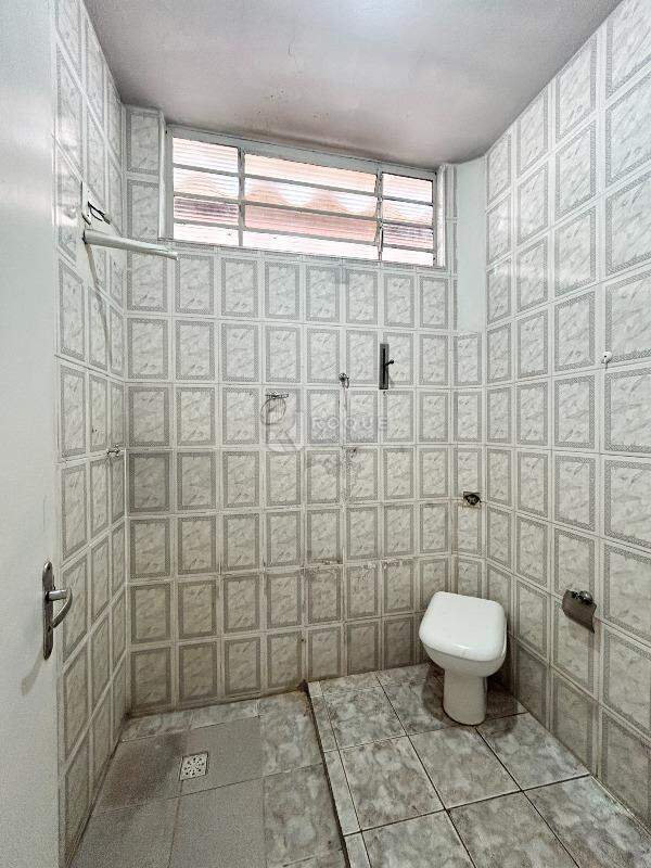 Casa Residencial para aluguel no bairro Vila Cristovam: WC social