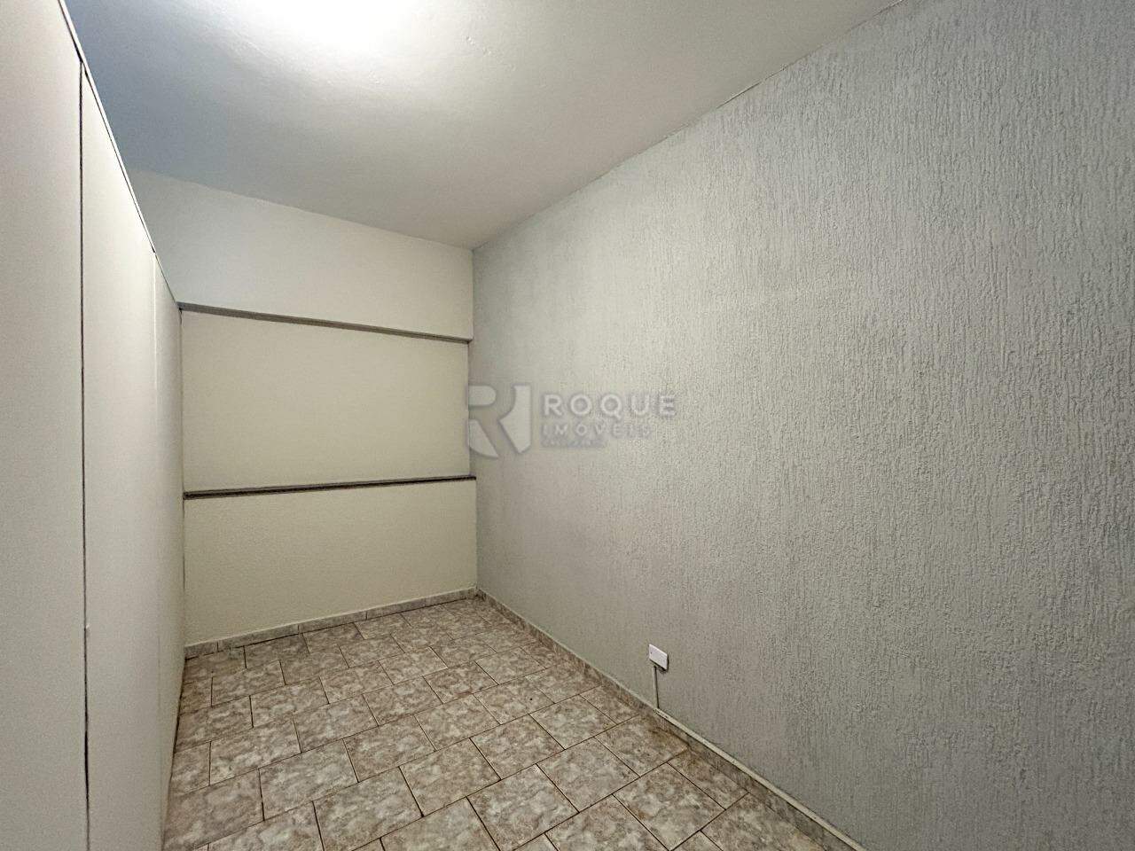 Casa Residencial para aluguel no bairro Vila Cristovam: Despensa 