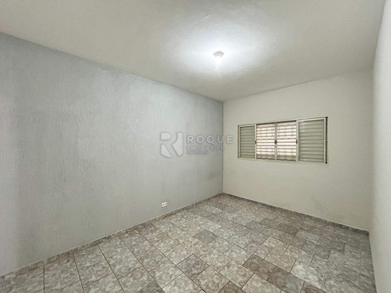 Casa Residencial para aluguel no bairro Vila Cristovam: Dormitório 01