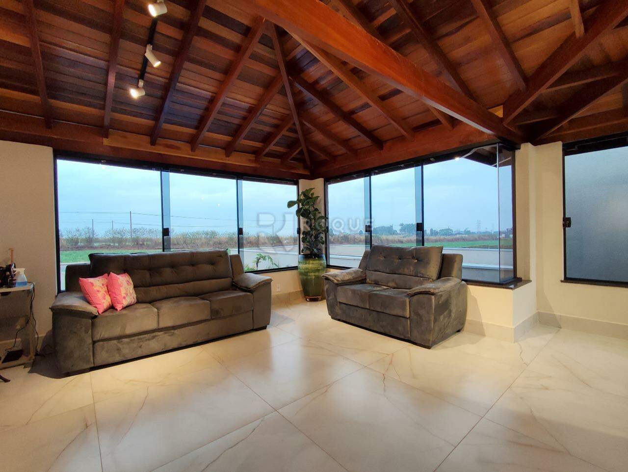 Casa em condomínio à venda no bairro Residenciais Fazenda Itapema: SALÃO