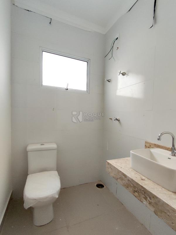 Casa em condomínio à venda no bairro Jardim Residencial Alto do Flamboyant: BANHEIRO