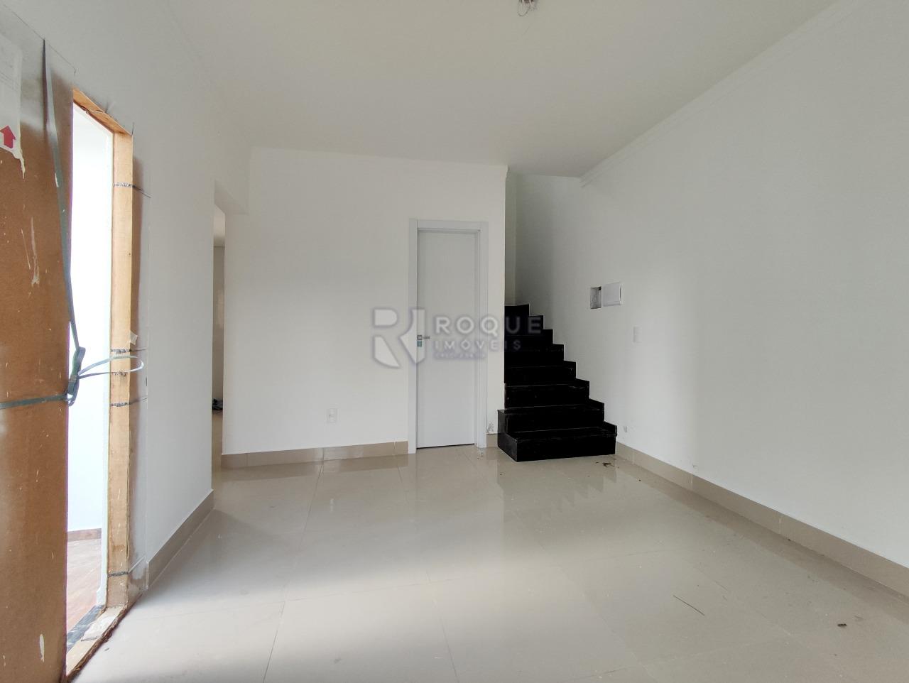 Casa em condomínio à venda no bairro Jardim Residencial Alto do Flamboyant: SALA