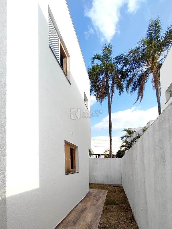 Casa em condomínio à venda no bairro Jardim Residencial Alto do Flamboyant: LATERAL