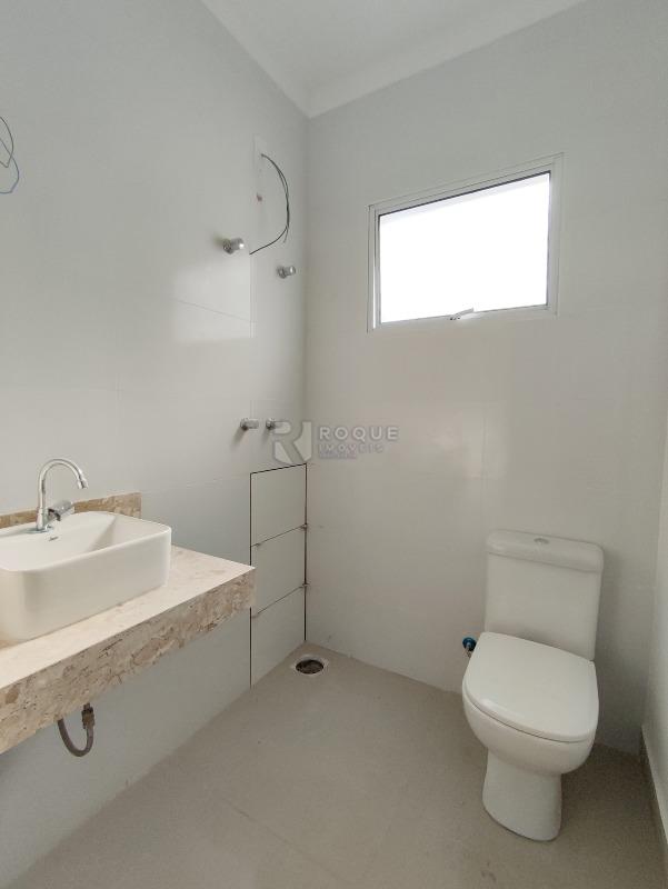 Casa em condomínio à venda no bairro Jardim Residencial Alto do Flamboyant: BANHEIRO