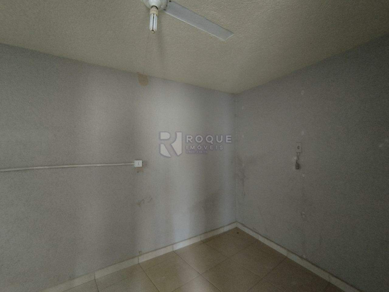 Casa com salão para aluguel no bairro Boa Vista: Despensa