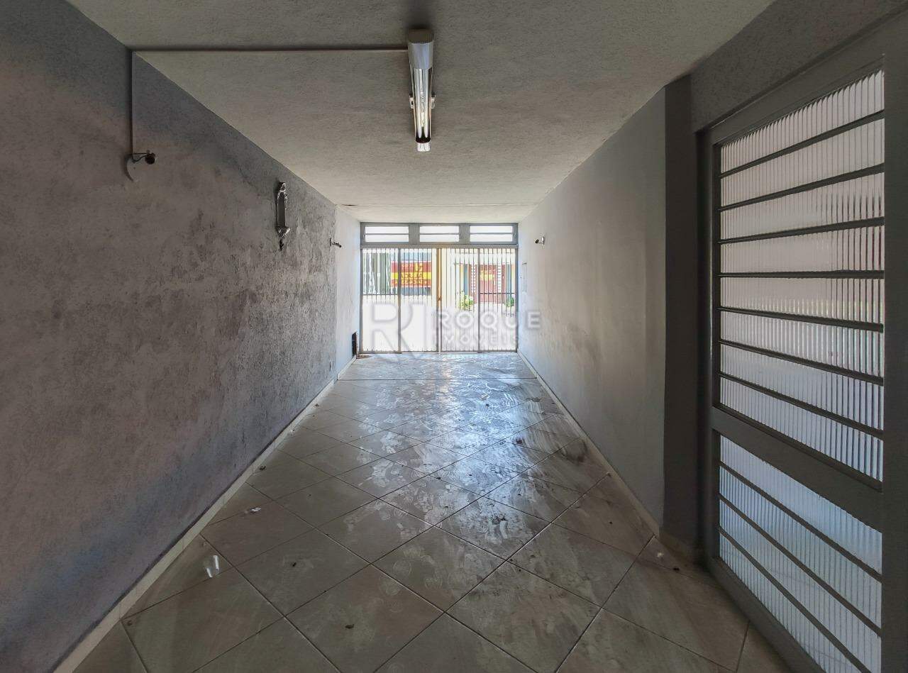 Casa com salão para aluguel no bairro Boa Vista: Garagem 