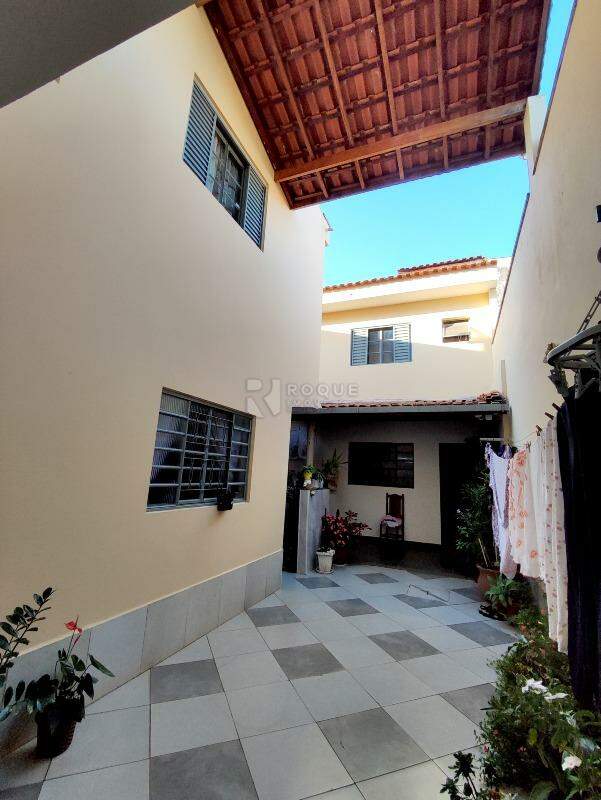 Casa Residencial à venda no bairro Jardim da Graminha: QUINTAL