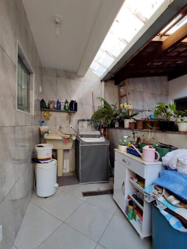 Casa Residencial à venda no bairro Jardim da Graminha: ÁREA DE SERVIÇO