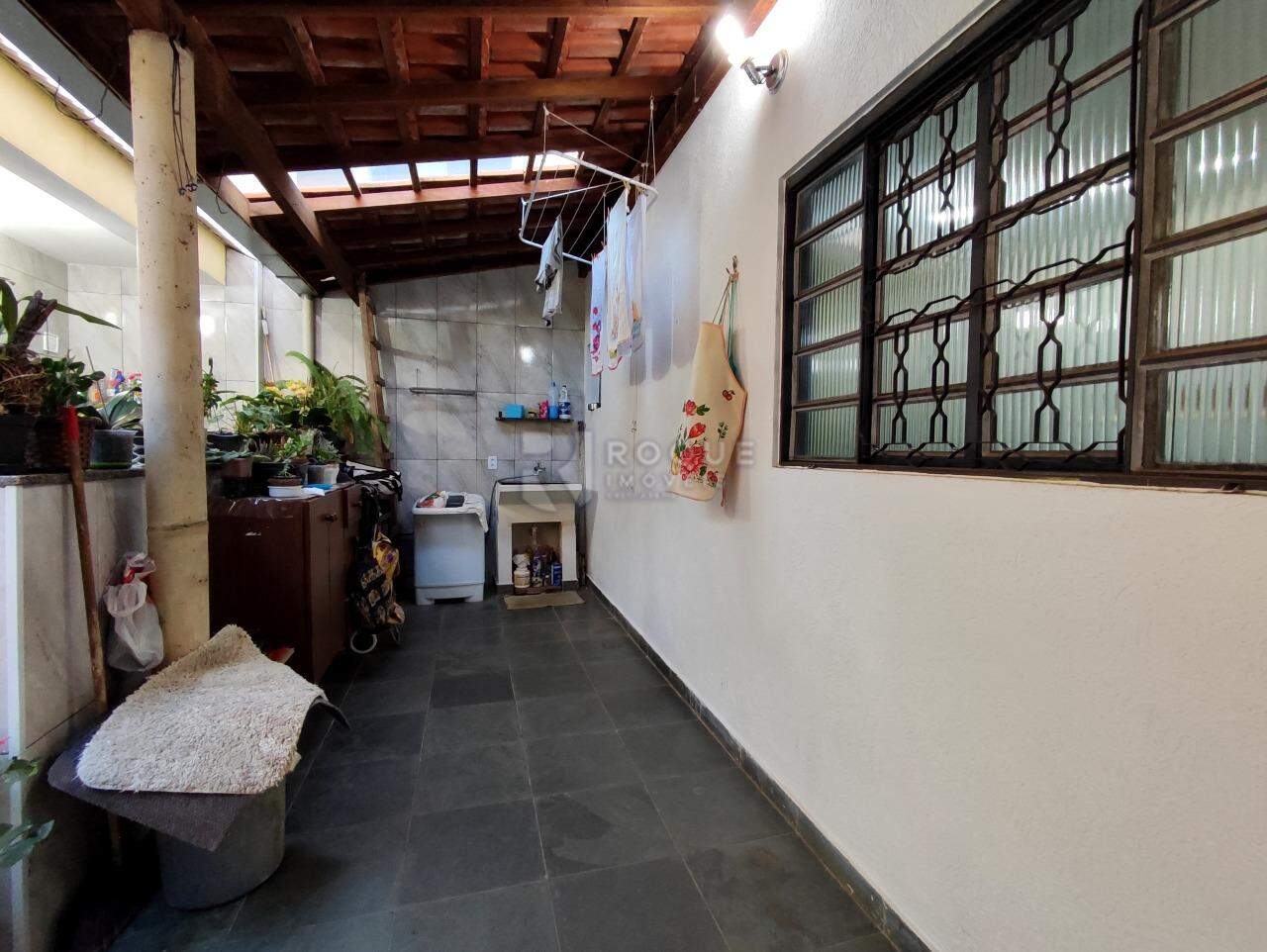 Casa Residencial à venda no bairro Jardim da Graminha: ÁREA DE SERVIÇO - EDÍCULA