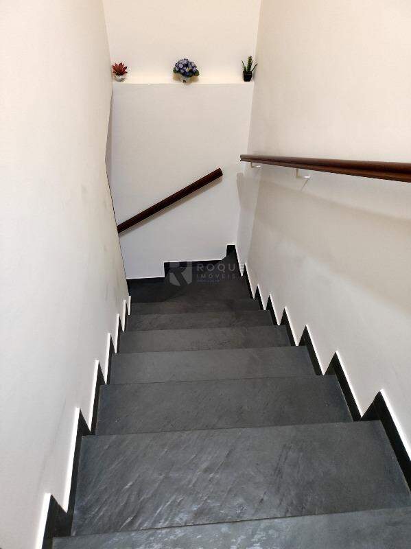 Casa Residencial à venda no bairro Jardim da Graminha: ACESSO PISO SUPERIOR