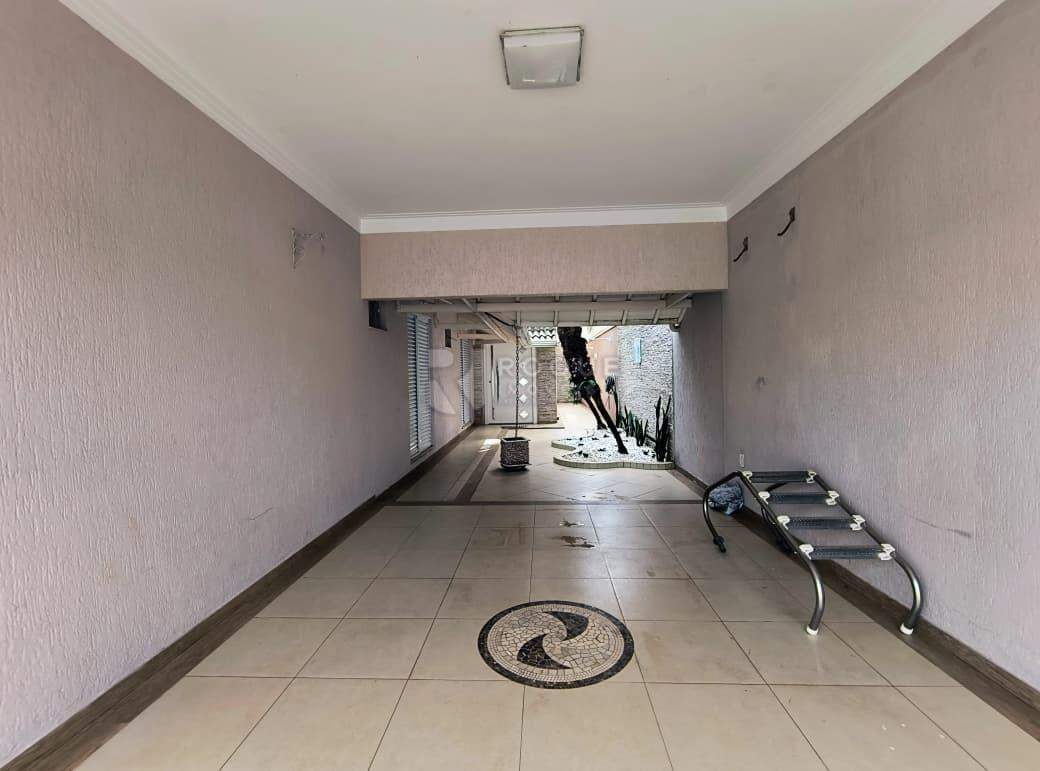 Casa em condomínio para aluguel no bairro Jardim Solar dos Nobres: Garagem